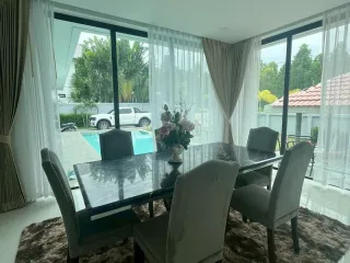 Villa en alquiler de 3 habitaciones en Bang Lamung, Chonburi