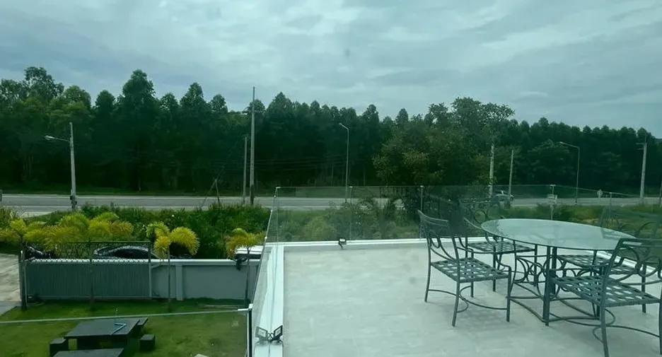 Villa en alquiler de 3 habitaciones en Bang Lamung, Chonburi