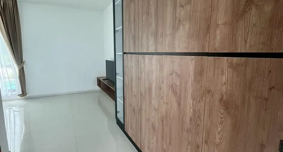 Villa en alquiler de 3 habitaciones en Bang Lamung, Chonburi