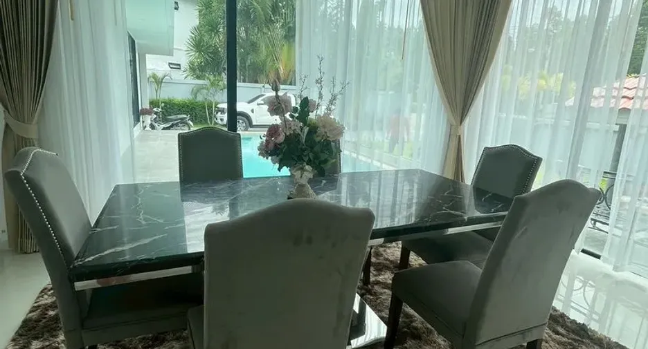 Villa en alquiler de 3 habitaciones en Bang Lamung, Chonburi