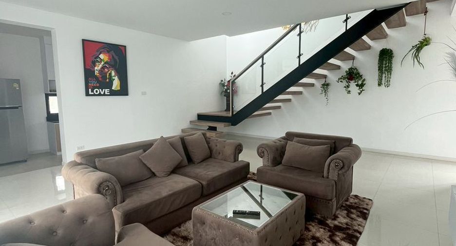 Villa en alquiler de 3 habitaciones en Bang Lamung, Chonburi