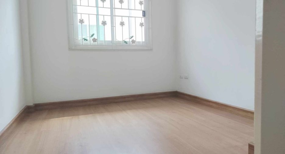 For sale 3 bedrooms townhouse in Phan Thong, Chonburi