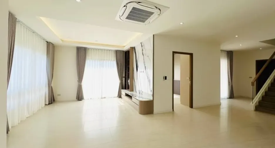 Haus zum Kauf mit 4 Zimmer in Bang Lamung, Chonburi