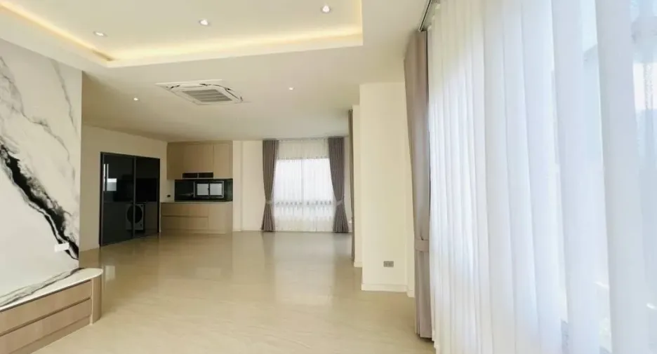 Haus zum Kauf mit 4 Zimmer in Bang Lamung, Chonburi