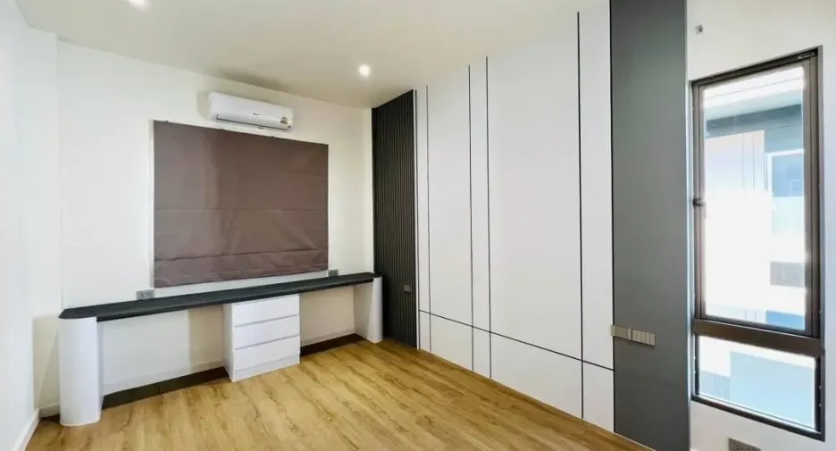 Haus zum Kauf mit 4 Zimmer in Bang Lamung, Chonburi
