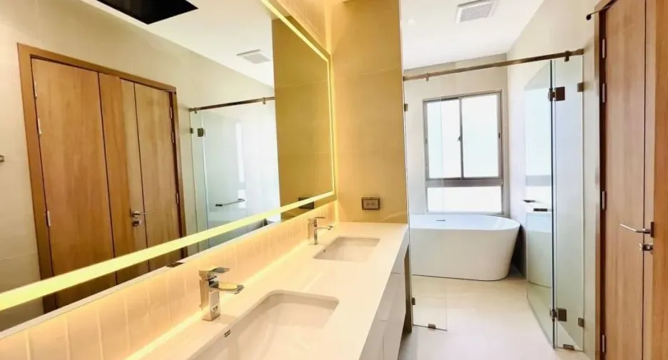 Haus zum Kauf mit 4 Zimmer in Bang Lamung, Chonburi