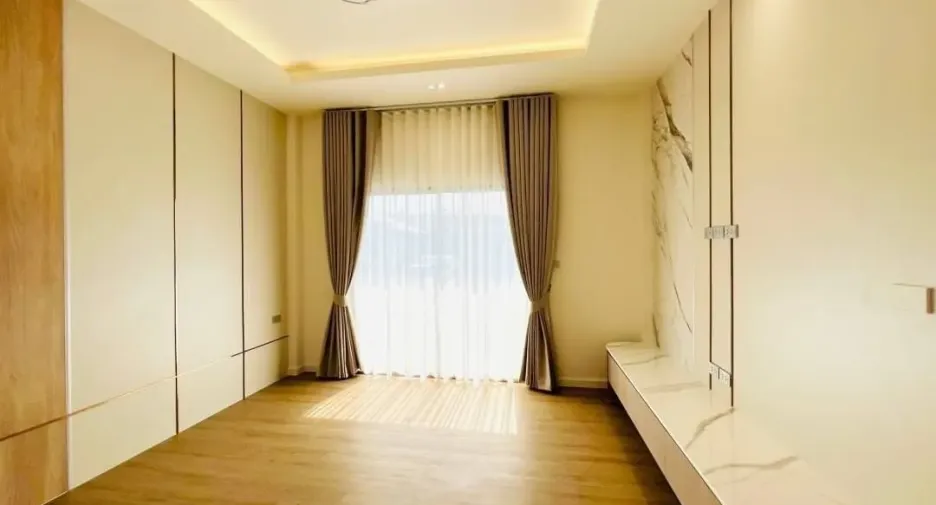 Haus zum Kauf mit 4 Zimmer in Bang Lamung, Chonburi