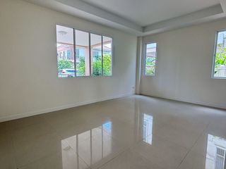 À vendre 5 chambres maison à Phutthamonthon, Nakhon Pathom