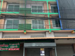 For sale 4 bedrooms townhouse in Sam Phran, Nakhon Pathom