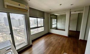 For sale 1 bed condo in Thon Buri, Bangkok