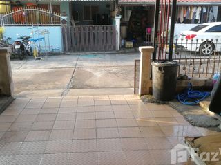 出售 3 卧室 联排别墅 在 Si Racha, Chon Buri