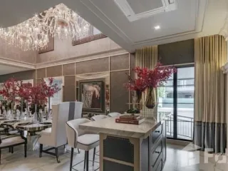 For sale 5 bedrooms house in Mueang Samut Prakan, Samut Prakan