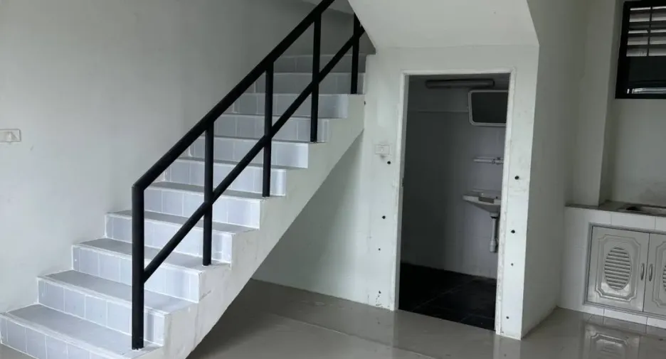 出售 和 出租 3 卧室 办公室 在 Lat Lum Kaeo, Pathum Thani