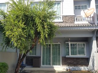 For sale and for rent 3 bedrooms townhouse in Lat Krabang, Bangkok