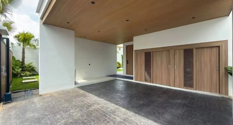 For rent 3 bedrooms villa in Mueang Phuket, Phuket