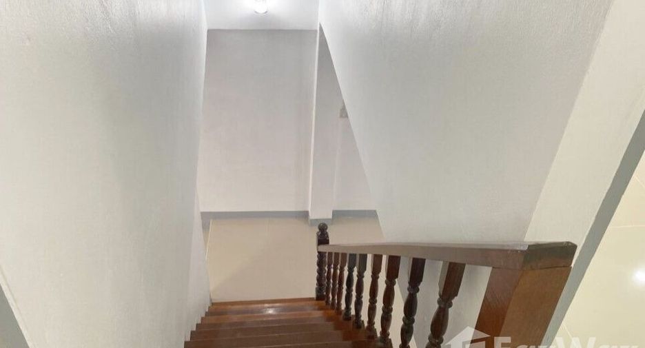 For sale 2 bedrooms townhouse in Mueang Rayong, Rayong