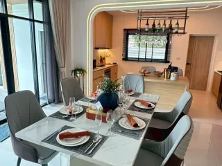 Villa zum Kauf mit 5 Zimmer in Bang Lamung, Chonburi
