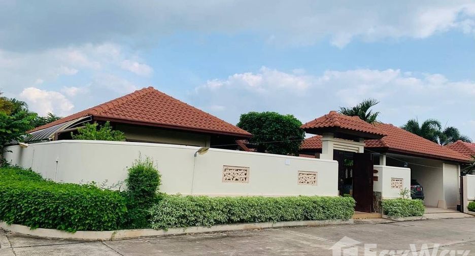 Villa en alquiler de 3 habitaciones en Bang Lamung, Chonburi