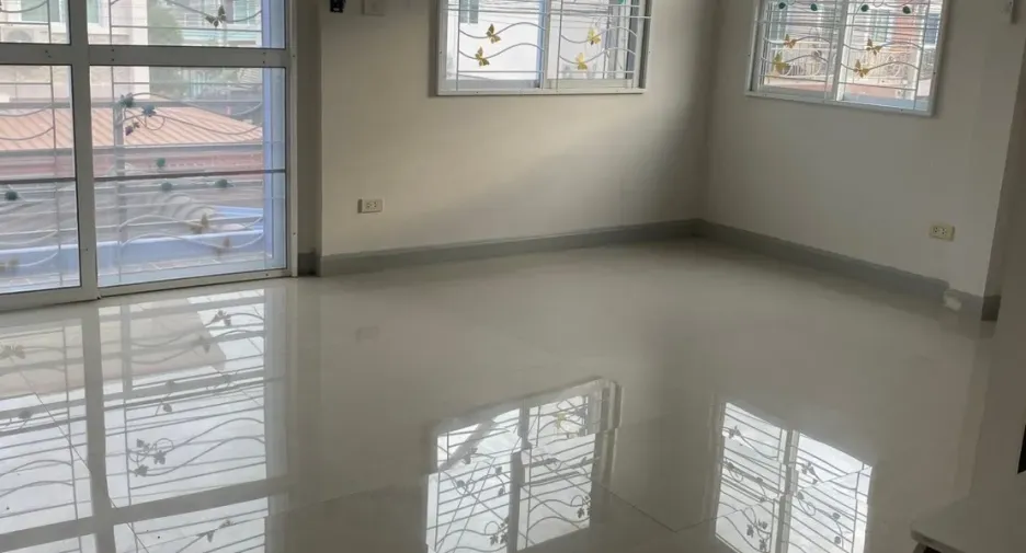For sale and for rent 3 bedrooms townhouse in Bang Pa-in, Phra Nakhon Si Ayutthaya