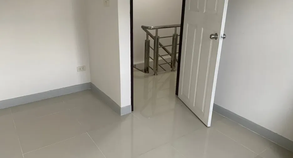 For sale and for rent 3 bedrooms townhouse in Bang Pa-in, Phra Nakhon Si Ayutthaya