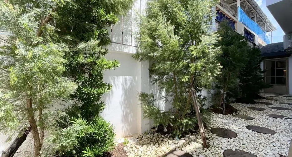 For sale and for rent 4 bedrooms villa in Mueang Phuket, Phuket