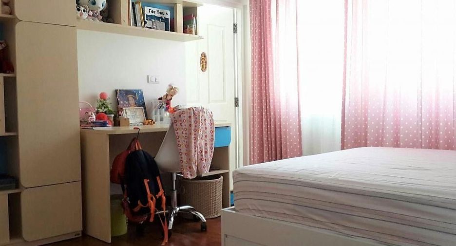For sale 4 bedrooms house in Sai Mai, Bangkok