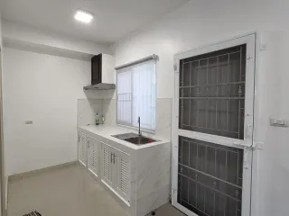Reihenhaus zur Miete mit 3 Zimmer in Khlong Luang, Pathum Thani