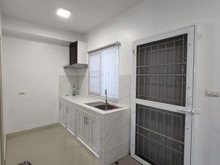 Casa adosada en alquiler de 3 habitaciones en Khlong Luang, Pathum Thani