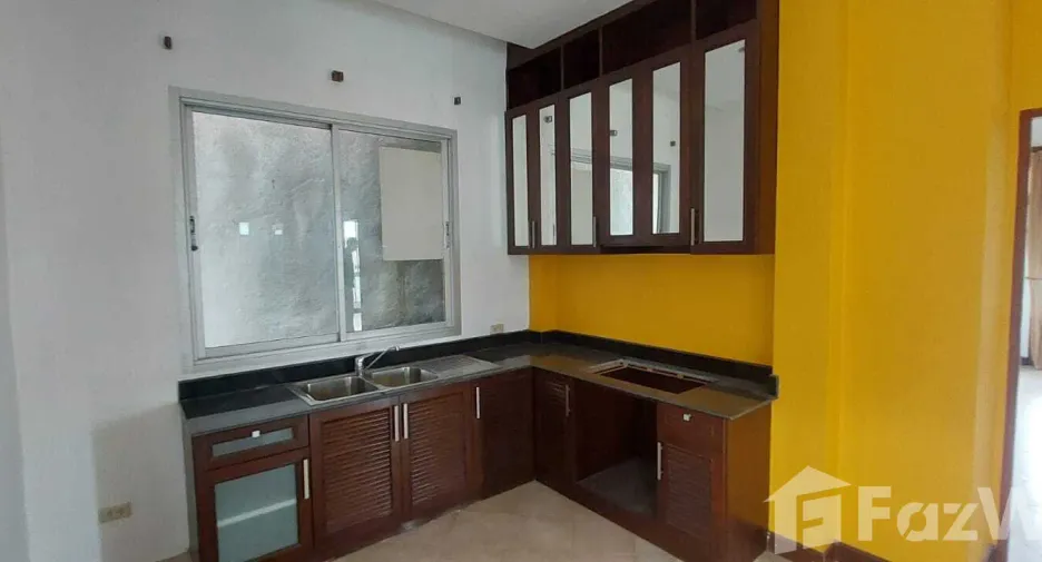 For sale 4 bedrooms retail Space in Thalang, Phuket