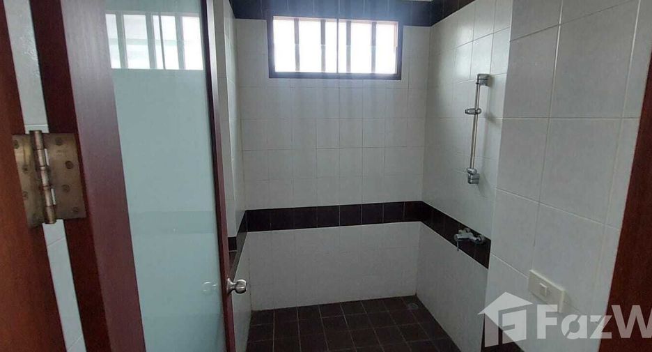 For sale 4 bedrooms retail Space in Thalang, Phuket