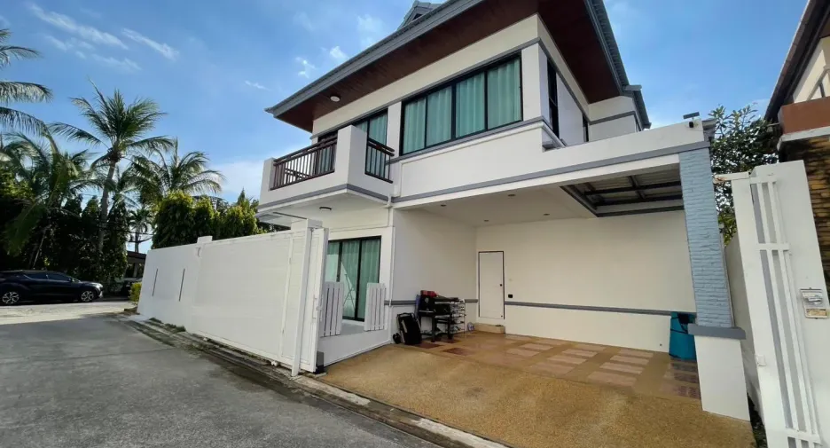 À louer 3 chambres maison à Mueang Phuket, Phuket