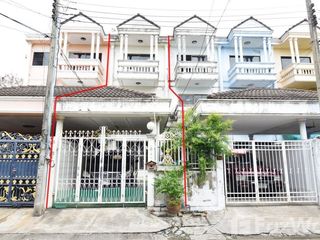 出售 4 卧室 联排别墅 在 Wang Thong Lang, 曼谷