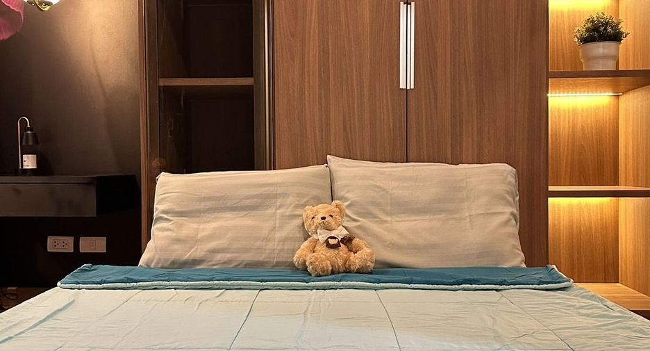 Casa adosada en alquiler de 3 habitaciones en Pak Kret, Nonthaburi