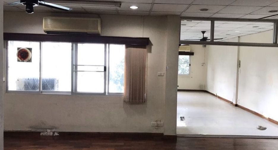 For sale 7 bedrooms townhouse in Khlong Toei, Bangkok