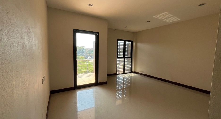 For sale 3 bedrooms retail Space in Mueang Krabi, Krabi
