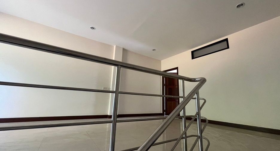 For sale 3 bedrooms retail Space in Mueang Krabi, Krabi