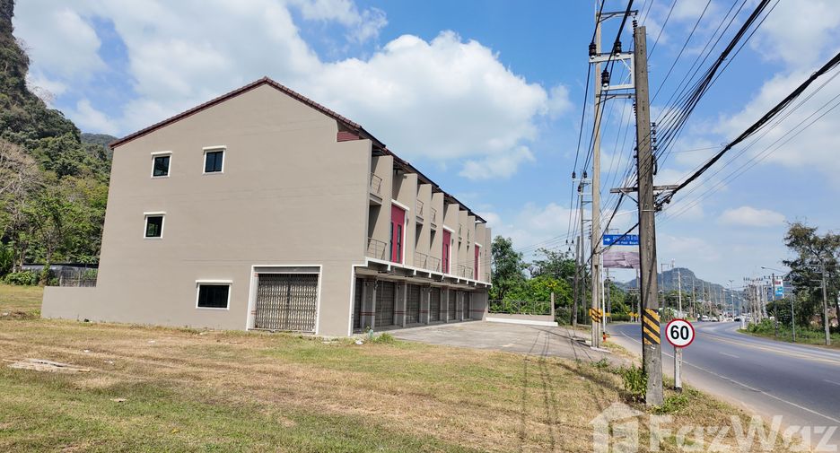 For sale 3 bedrooms retail Space in Mueang Krabi, Krabi