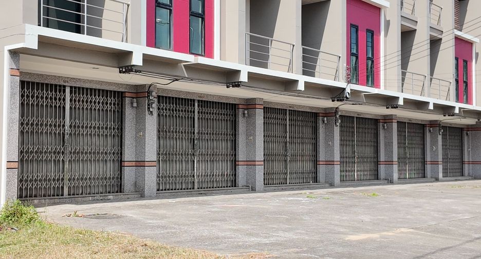 For sale 3 bedrooms retail Space in Mueang Krabi, Krabi