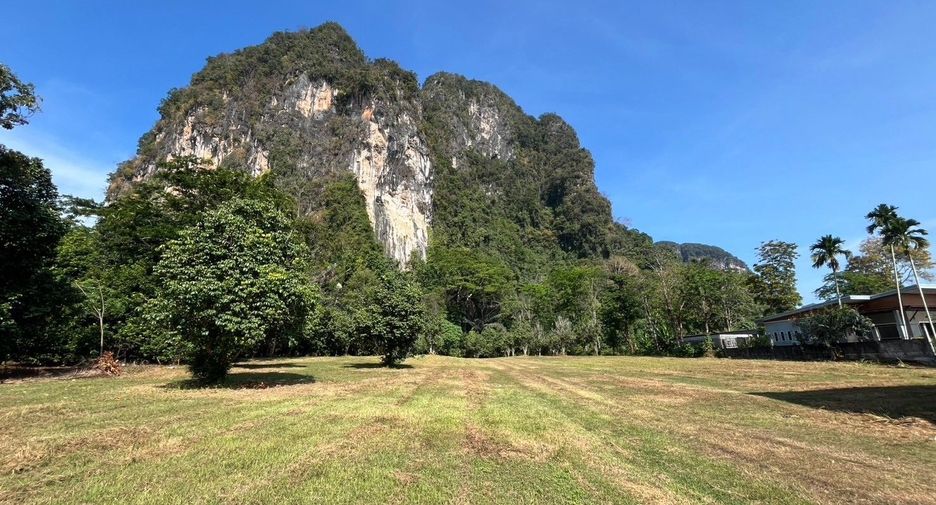 For sale 3 bedrooms retail Space in Mueang Krabi, Krabi