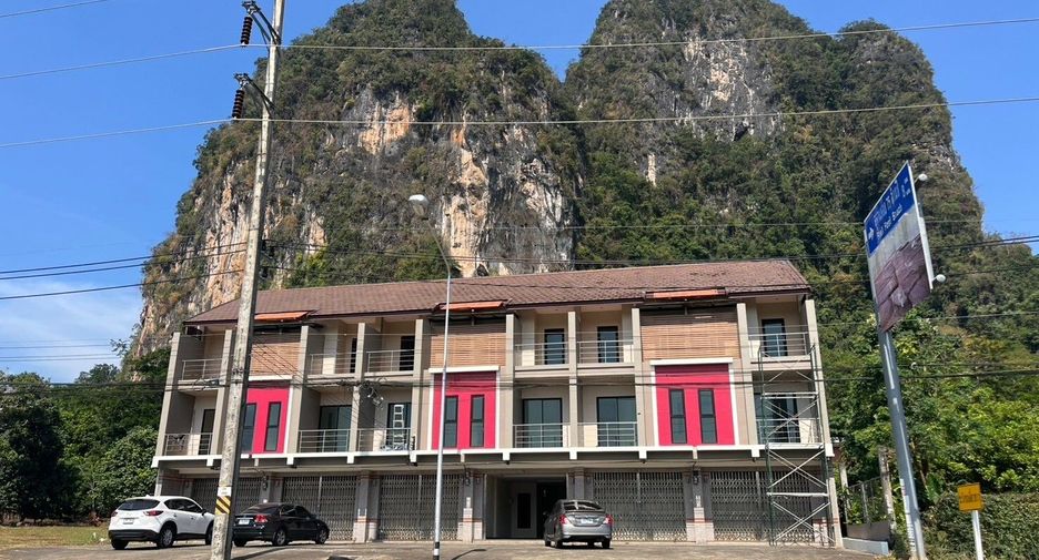 For sale 3 bedrooms retail Space in Mueang Krabi, Krabi