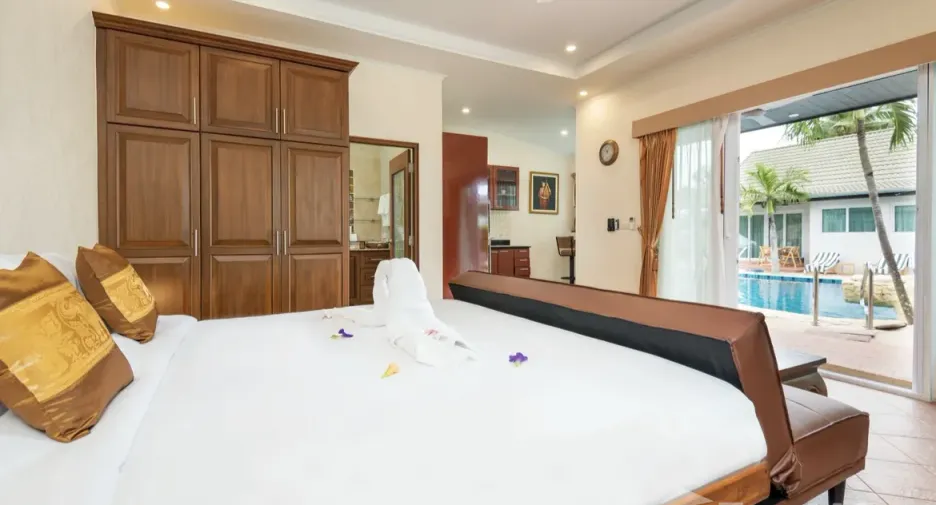 For sale 6 bedrooms villa in Huay Yai, Pattaya