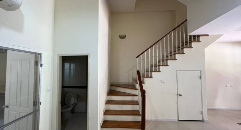 Casa en venta y en alquiler de 3 habitaciones en Suan Luang, Bangkok