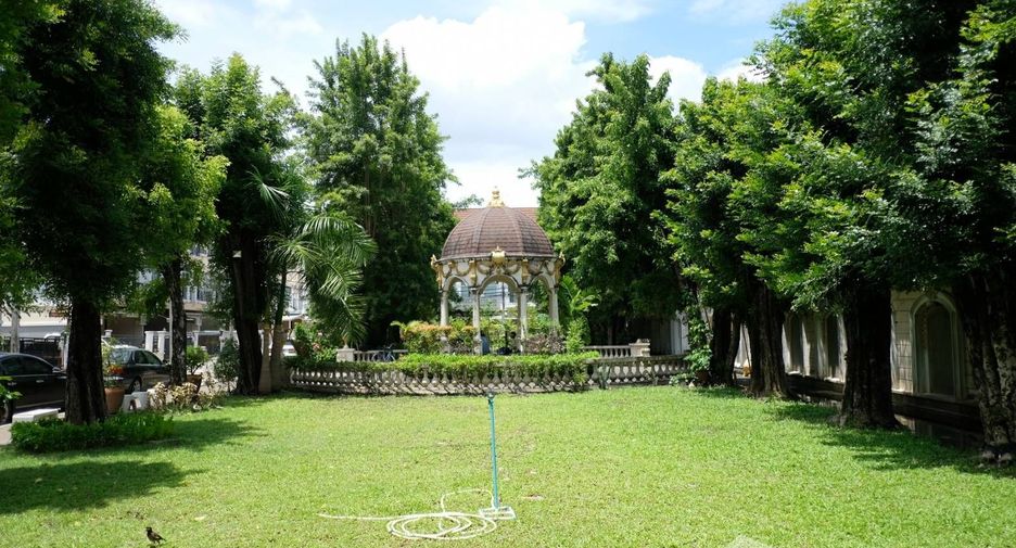 Casa en venta y en alquiler de 3 habitaciones en Suan Luang, Bangkok