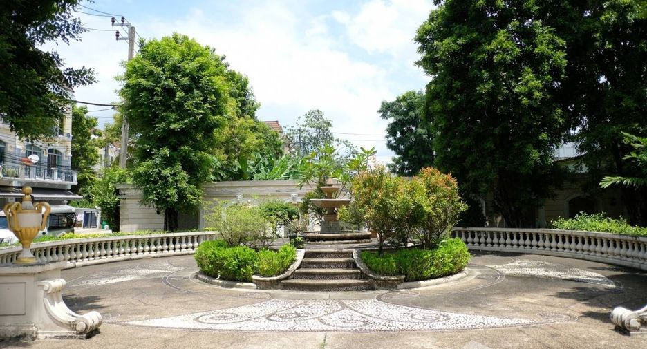 Casa en venta y en alquiler de 3 habitaciones en Suan Luang, Bangkok