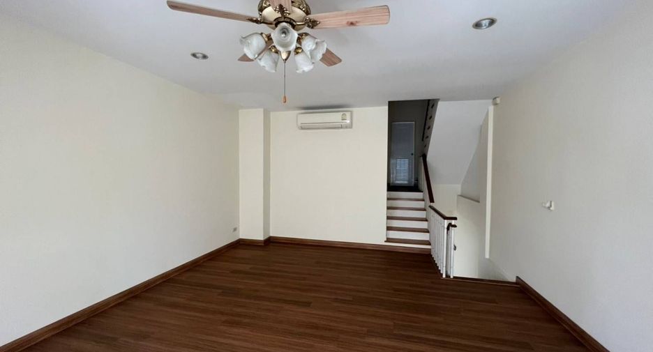 Casa en venta y en alquiler de 3 habitaciones en Suan Luang, Bangkok