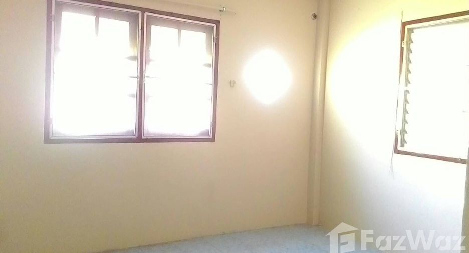 For rent 2 bedrooms townhouse in Wang Thonglang, Bangkok
