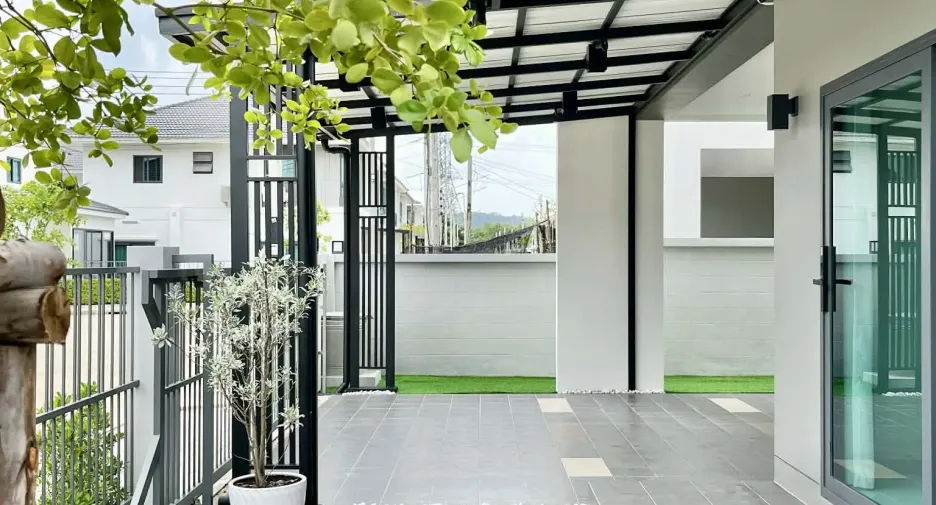 For rent 4 bedrooms house in Mueang Phuket, Phuket