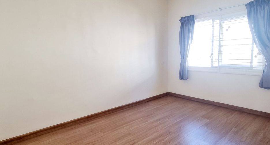 For sale 4 bedrooms townhouse in Mueang Samut Sakhon, Samut Sakhon