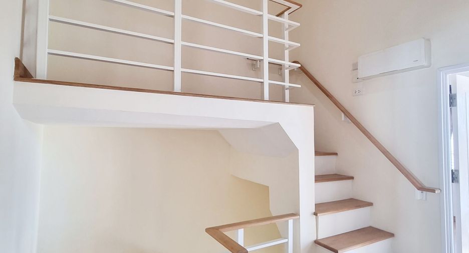 For sale 4 bedrooms townhouse in Mueang Samut Sakhon, Samut Sakhon
