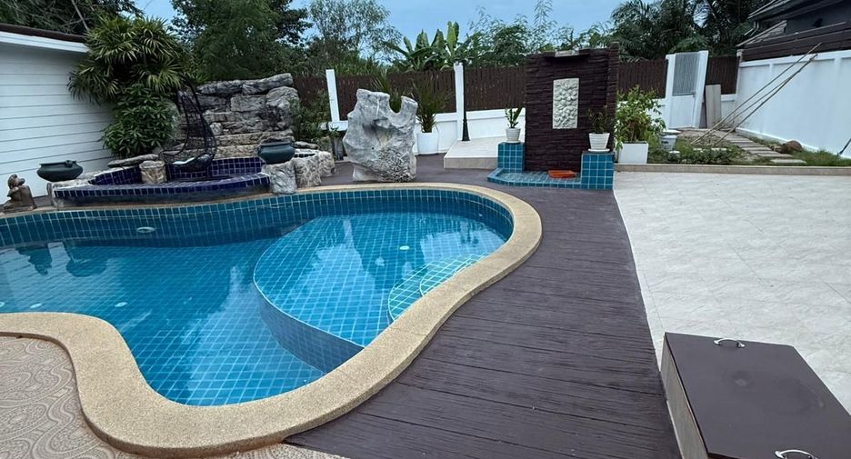 À louer 3 chambres villa à Bang Lamung, Chonburi